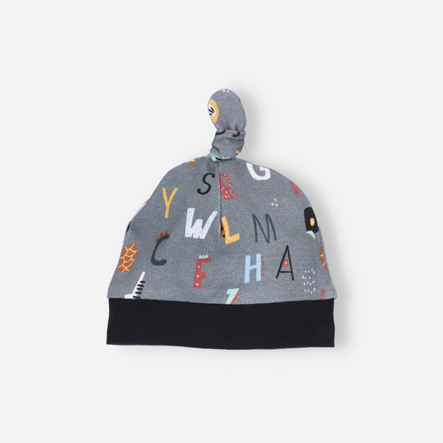 Czapka niemowlęca z bawełny organicznej Alfabet Nini druk