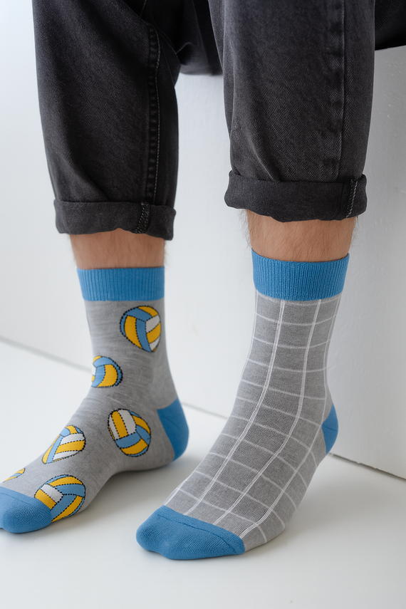 Milena 1153-041 „Siatkówka nie do pary” – Skarpety męskie 3/4 | Kolorowy wzór, krótsza cholewka