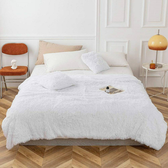 Koc narzuta włochacz futrzak fotelówka Yeti Spod Igły i Nitki pudrowy