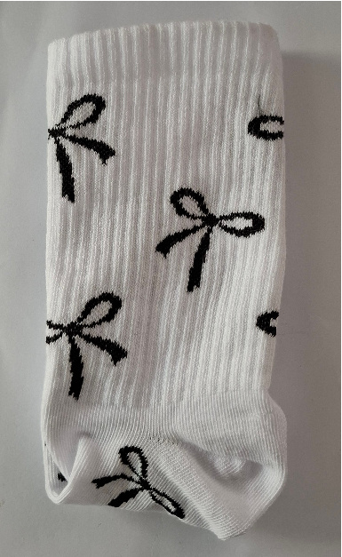 Skarpety damskie Milena 0200.198 – Kokardki, prążkowana cholewka, biały 2