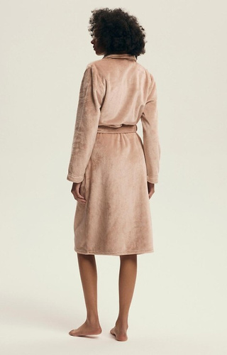  Szlafrok Henderson Dextra 43595 peach – aksamitny w dotyku, za kolano