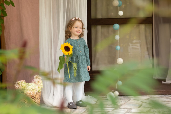 Sukienka z guzikami Tres Bien Pinokio - zielony