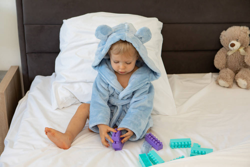 Szlafrok dziecięcy z uszami Teddy ByShelly - błękitny