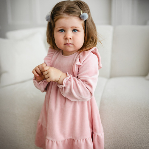 Różowa sukienka welurowa Fluffy Tails Eevi – długi rękaw, falbanki na ramionkach