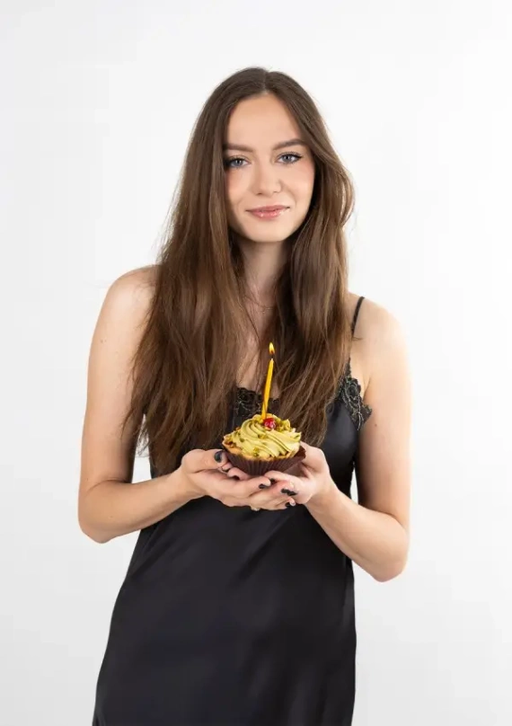 Rut długa halka czarna Dkaren | satynowa halka nocna na ramiączkach