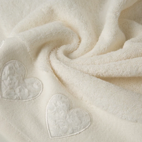 Ręcznik Kamila serca wypełnione różyczkami Eurofirany kremowy  