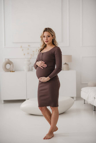 Sukienka ciążowa i do karmienia z dzianiny w prążek Tummy Milk&Love cappuccino