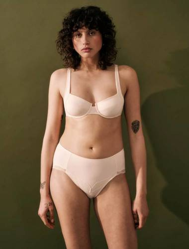 Biustonosz miękki Natural Spotlight W Triumph- fresh powder