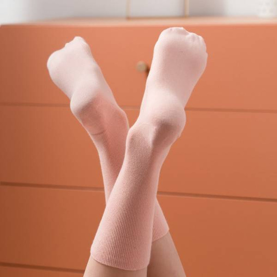 Art. 062 Skarpety damskie bezuciskowe Steven - różowy