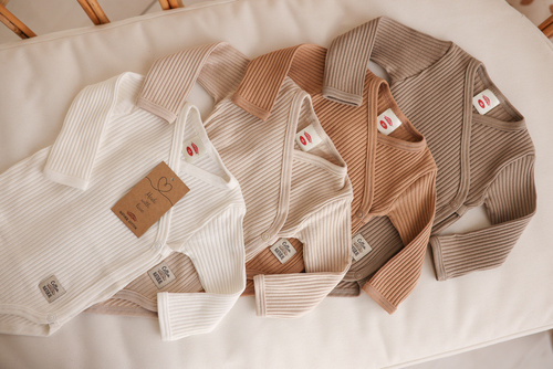 Body dzidziuś z długim rękawem "Natural Harmony" Makoma latte