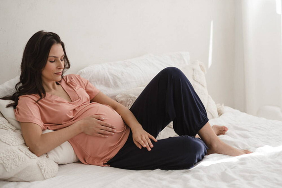 Bambusowe spodnie od piżamy ciążowej długie Moon Milk&Love granatowy
