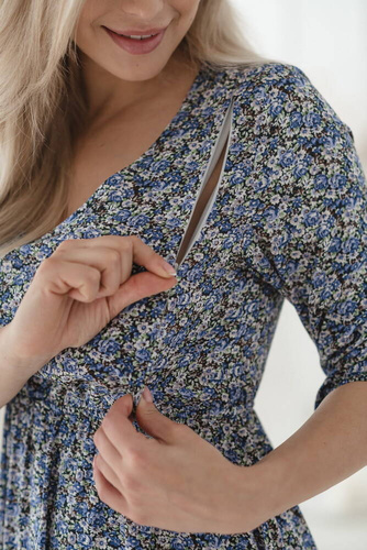 Sukienka ciążowa i do karmienia Lovely Dress Midi rękaw 3/4 Milk&Love kwiatuszki fioletowo-niebieskie