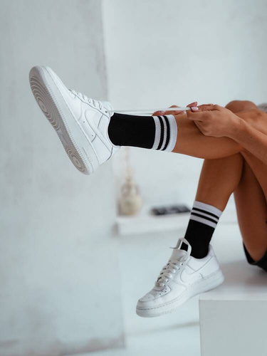 1313-001 Prążek z paskami Skarpety damskie Milena czarny-biały 01