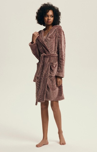 Krótki szlafrok damski 43602 Devyn Henderson mahogany– miękki, ciepły, z kieszeniami