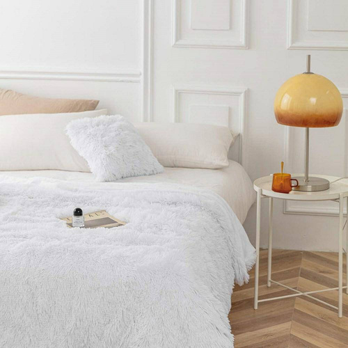 Koc narzuta włochacz futrzak fotelówka Yeti Spod Igły i Nitki pudrowy 