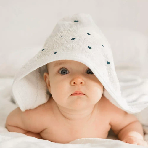 Niemowlęce okrycie kąpielowe Baby 58 Serca Eurofirany biały/niebieski
