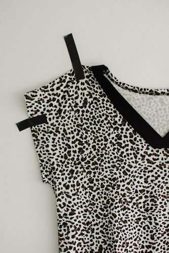 Koszula nocna damska De Lafense Kendall 853 – wiskoza, wzór panterka - ecru panterka