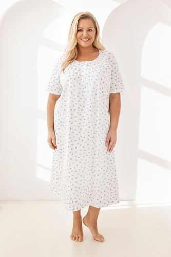 Koszula nocna 019 Regina fioletowa   – bawełniana, zapinana na guziki, z delikatnym marszczeniem i krótkim rękawem 