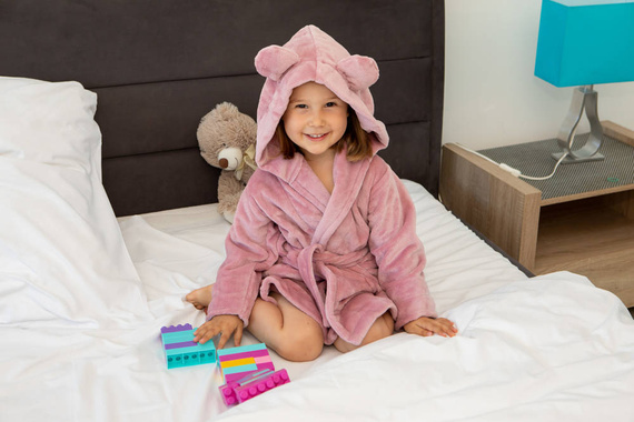 Szlafrok dziecięcy z uszami Teddy ByShelly - brudny róż