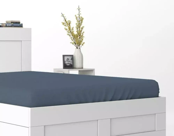 Prześcieradło satynowe z gumką jPure ednobarwne Detexpol denim granatowy