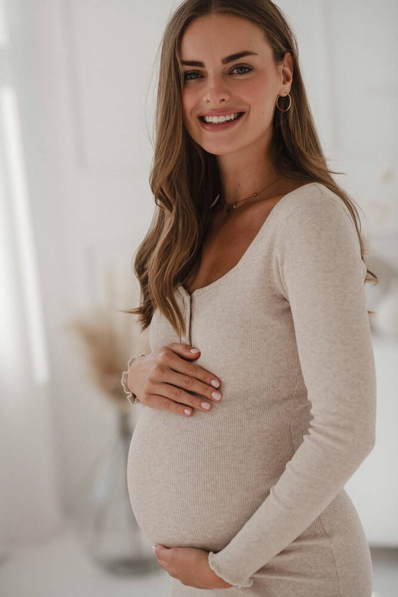 Sukienka ciążowa i do karmienia z dzianiny w prążek Tummy Milk&Love latte