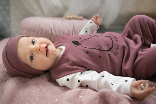 Czapka z naszywkąTres Bien Pinokio - róż ciemny 