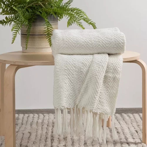 Koc narzuta z frędzlami Milo Eurofirany biały