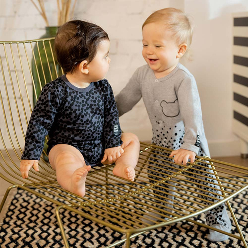 Pajac ze stópkami Magic Eevi - szary 