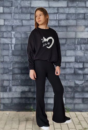 Bambarillo czarny– spodnie dziewczęce dzwony, czarne, prążkowana dzianina, bawełna i elastan