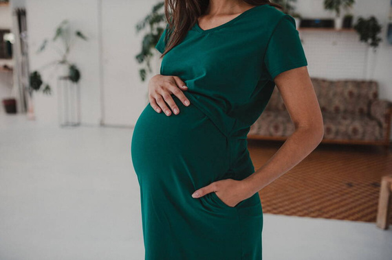 Koszula nocna ciążowa i do karmienia krótki rękaw Night & Day Milk&Love butelkowa zieleń