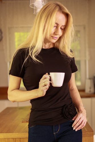 Bluzka Lily Mirale – kobieca z wiskozy, z ozdobą z materiału, krótki rękaw, polska jakość