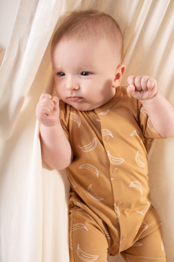 Rozpinany rampers z nadrukiem Free Soul Pinokio - żółty druk