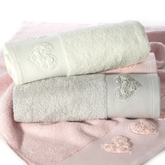 Ręcznik Kamila serca wypełnione różyczkami Eurofirany pudrowy róż