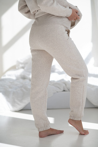 Motherhood Milk&Love latte melange– spodnie ciążowe dresowe z elastycznym pasem, gruba dzianina, bawełna z poliestrem