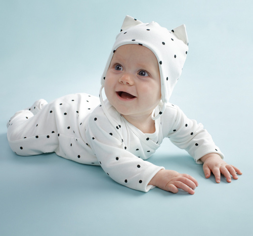 Czapka dla dziewczynki Tres Bien Pinokio - ecru groszki 