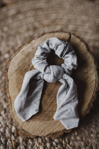 Gumka do włosów ze wstążką Scrunchie Milk&Love szary
