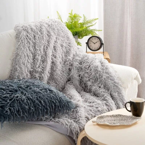 Koc narzuta włochacz Adore futrzak Eurofirany srebrny