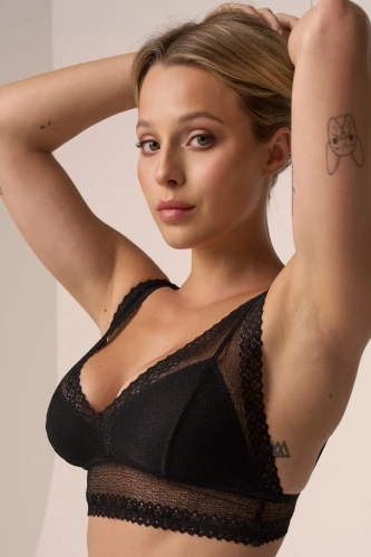 Braletka 210 Babell z delikatnej koronki czarny – bez fiszbin, elastyczna | Naturalna wygoda i kobiecy styl