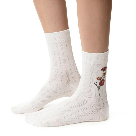 Steven art.017 Planeta Ziemia ecru 041 wzorzyste skarpetki damskie z bawełny