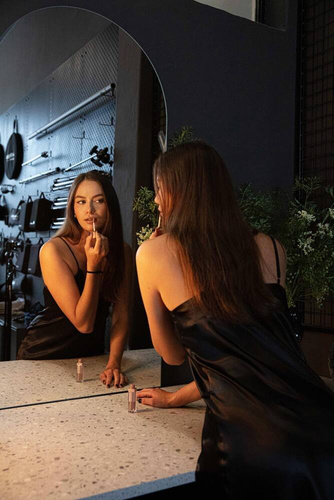 Ife Halka satynowa koszulka damska DKaren - czarna 