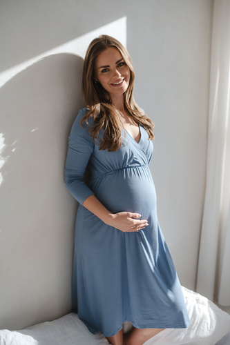Bambusowa koszula nocna ciążowa i do karmienia Star Light 7/8 Milk&Love błękitna – elegancka, oddychająca, idealna do szpitala