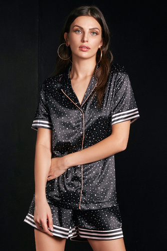 Exes D1101 – piżama damska w gwiazdki, rozpinana koszula i satynowe szorty