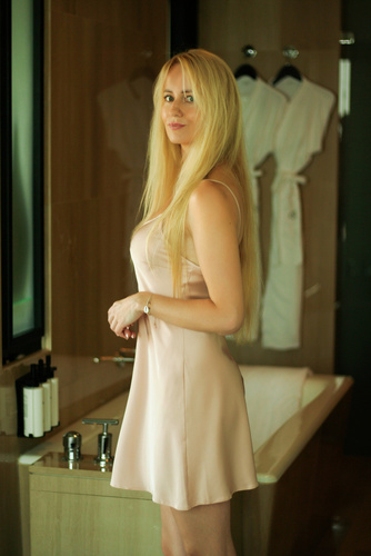 Ibiza Kalimo – satynowa halka na cienkich ramiączkach, nude