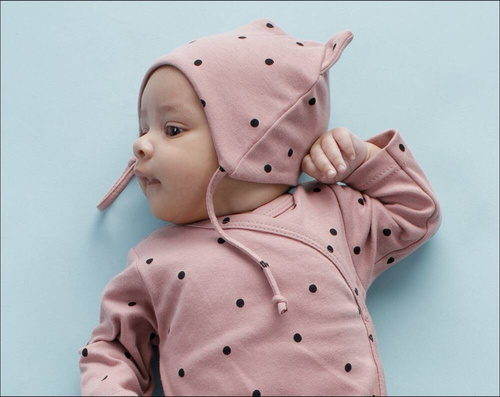 Czapka dla dziewczynki Tres Bien Pinokio - róż groszki