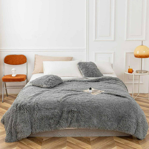 Koc narzuta włochacz futrzak fotelówka Yeti Spod Igły i Nitki pudrowy 