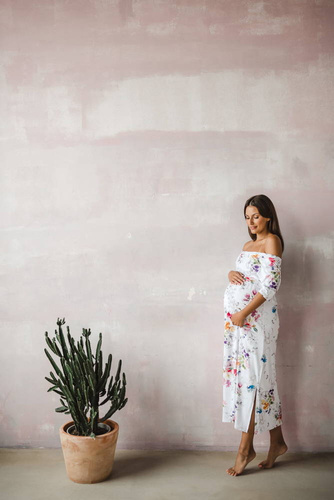 Two Ways LONG Sukienka do karmienia ciążowa krótki rękaw Milk&Love biała w kolorowe kwiaty