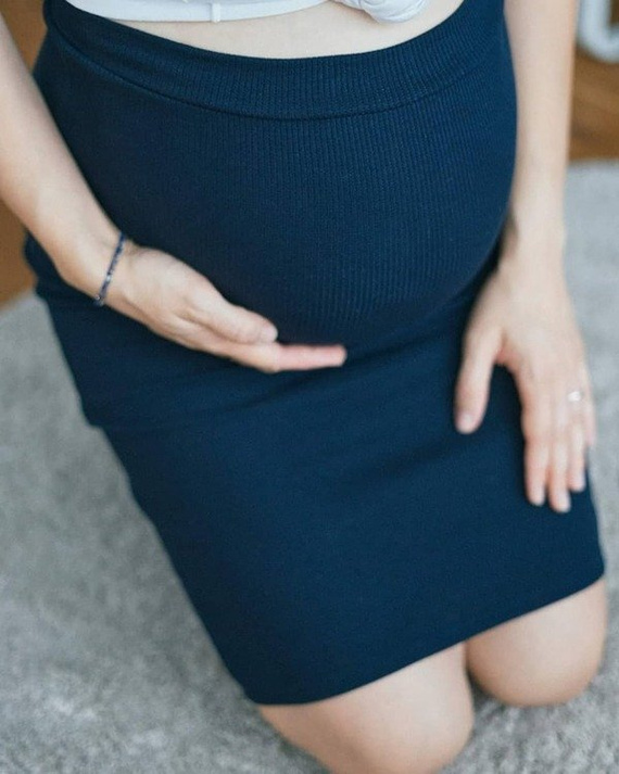 Spódnica ciążowa Tummy z dzianiny w prążki Milk&Love granatowa