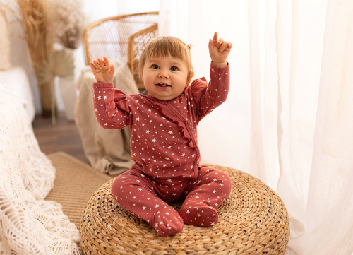 Pajacyk niemowlęcy "Stars" Makoma ciemny róż 