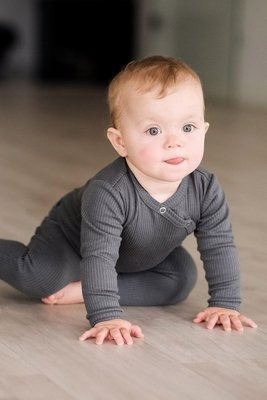 SLE.4292 Pajacyk niemowlęcy Doctor Nap - graphite