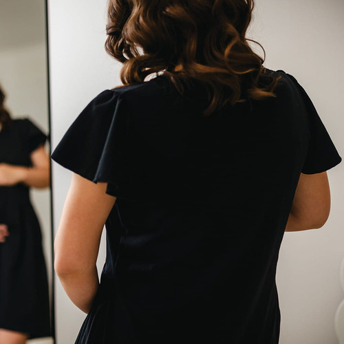 Koszula nocna ciążowa i do karmienia Linda Eevi – komfortowa, rozpinana, dla mam- czarna 